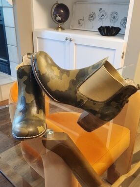 Camo Elastic Side Ankle Boots in Olive Green